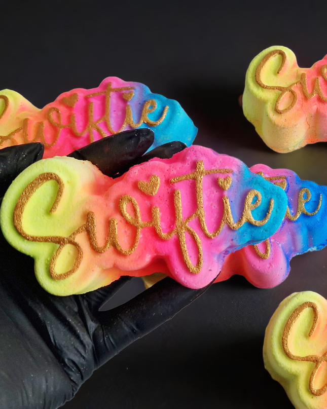 Fizz Bomb Cosmetics - Swiftie Bath Bomb